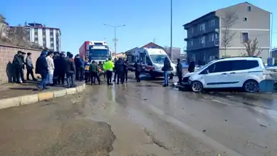 Aşkale'de Trafik Kazası: 2 Yaralı