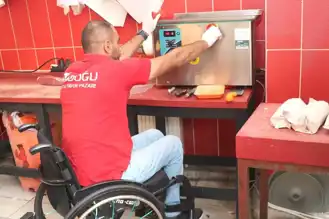 Tekerlekli Sandalyede Başarı Hikayesi: Kasap Dükkanı