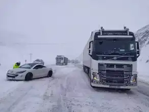 Erzurum'da 143 Kişi Kar Kıyametinde Mahsur Kaldı!