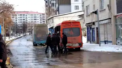 Erzurum'da Minibüs-Otobüs Kazası: 4 Yaralı