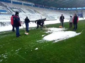 Doğu'da Kış Ortasında Yeşil Saha
