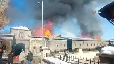 Erzurum'da Tarihi Ambarlarda Yangın!