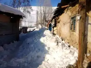 Erzurum Aşkale'de Kar Çatıları Çöktürdü