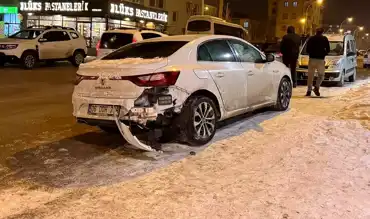 Erzurum'da 3 Araçlık Zincirleme Kaza: 4 Yaralı