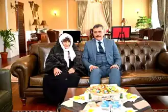 100 Yaşındaki Hüsna Nine, Vali Çiftçi'yi Ziyaret Etti