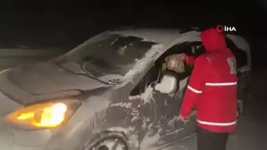 Kış Fırtınasında Yolda Kalanlara Yardım Eli