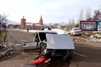 Oltu'da Trafik Kazası: 4 Yaralı, 2'si Ağır