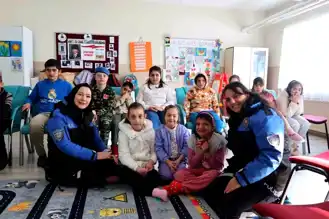 Polisler Özel Eğitim Öğrencilerini Ziyaret Etti