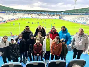 Eski Bakan, Genç Sporcularla Maç İzledi