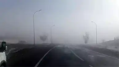 Doğu Anadolu'da Yoğun Sis Trafiği Felç Etti