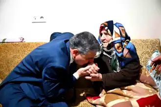 Vali Çiftçi, 91 Yaşındaki Naciye Nine'yi Ziyaret Etti