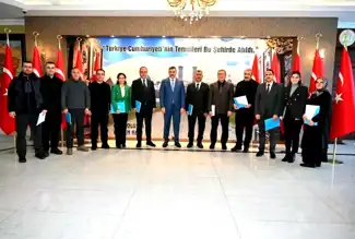 Vali Çiftçi'den Basın Personeli'ne Ödül