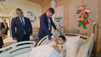 Vali'nin Minik Hastalara Moral Ziyareti