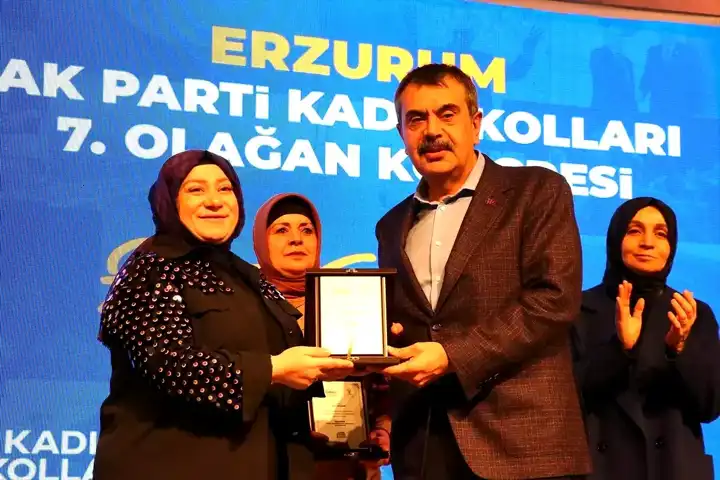 Tekin'den CHP'ye Sert Eleştiri: Erzurum'da Kadın Kolları Kongresi