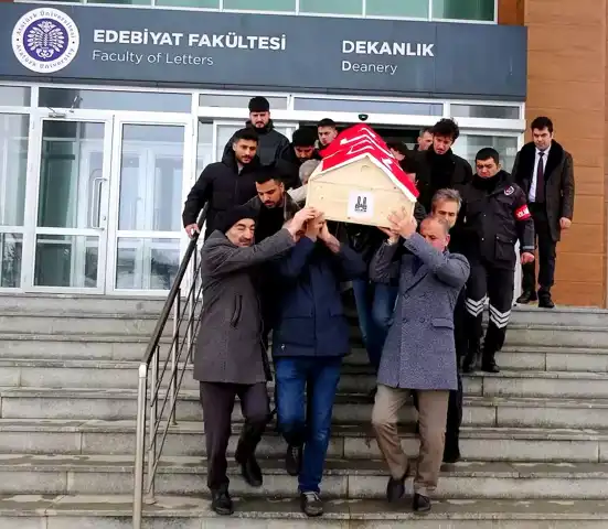 Erzurum'da Öğrenci, Buz Kütlesine Kurban Gitti