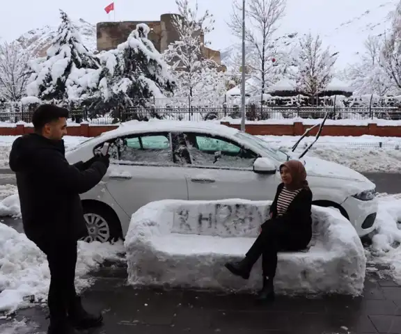 Kardan Koltukta Çay Keyfi: Doğu Anadolu'da Kışın Sıcak Yüzü