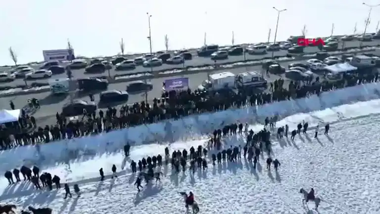 Erzurum'da Heyecan Dolu Mahalli At Yarışları