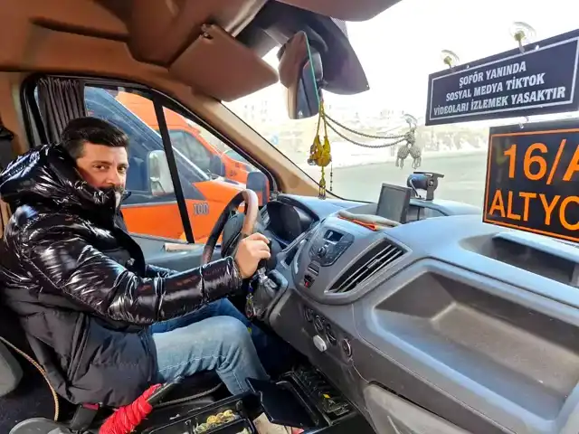 Erzurum'da Minibüste Sosyal Medya Yasağı!