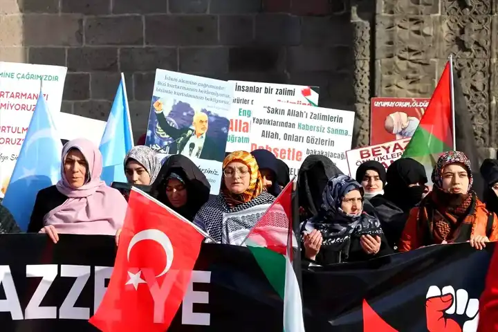 Erzurum'da Sağlıkçılar Gazze İçin Yürüdü