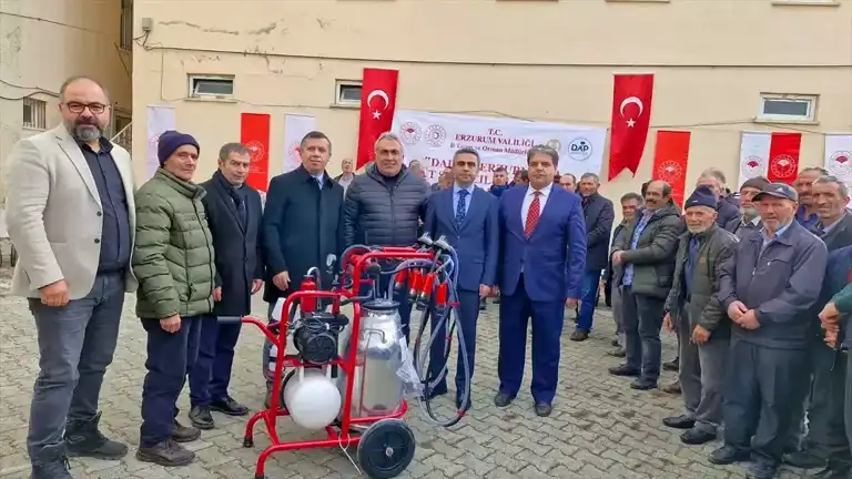 Erzurum Tortum'da Üreticilere Süt Sağım Makinesi Desteği