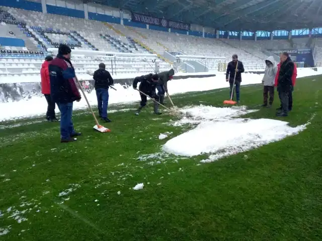 Doğu'da Kış Ortasında Yeşil Saha