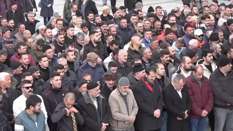 Asırlık Nine Son Yolculuğuna Uğurlandı
