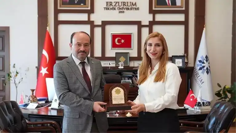 Üniversite Merkezinde Müdür Değişimi