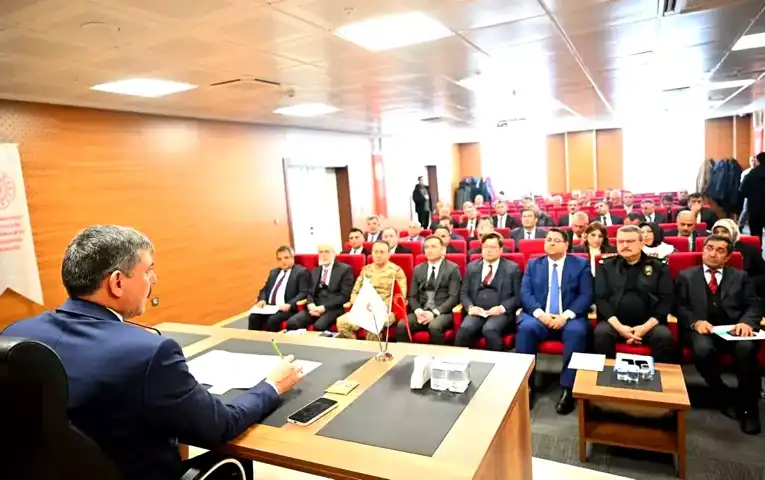 Erzurum'da İl İdaresi Toplantısı: Kamu Hizmetleri Değerlendirildi