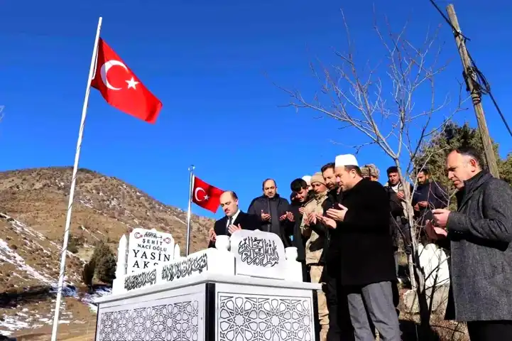 Oltu'da Şehitlere Saygı Ziyareti