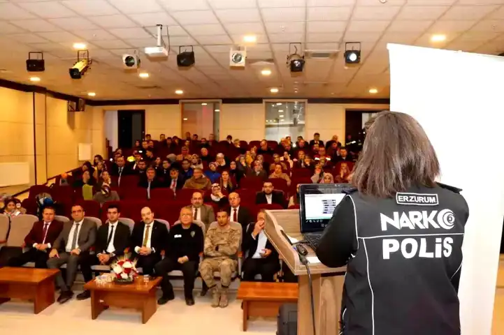 Oltu'da Psikoloji Sempozyumu: Güçlü Aileler İçin