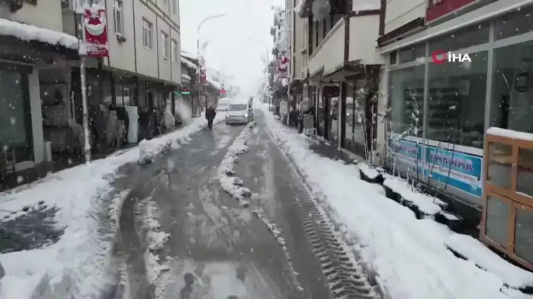 Doğu Anadolu'da Şiddetli Kar Yağışı: Hayat Durdu!