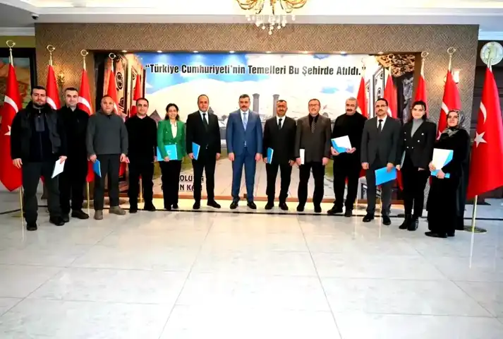 Vali Çiftçi'den Basın Personeli'ne Ödül